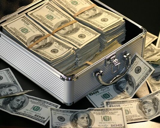 Ile średnio zarabia farmaceuta?