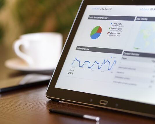 Co należy do najważniejszych zalet marketingu treści z punktu widzenia obecności firmy w internecie?